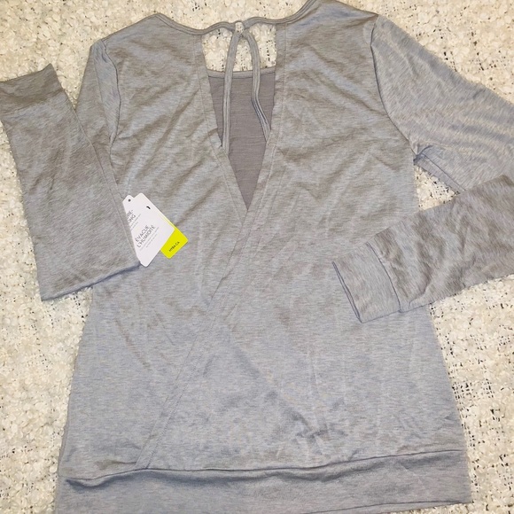 NWT Gray yoga top long sleeves - Picture 3 of 7